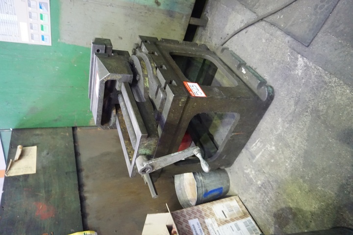 Cube 22'' x 22'' x 22'' & 12'' Machine Vice