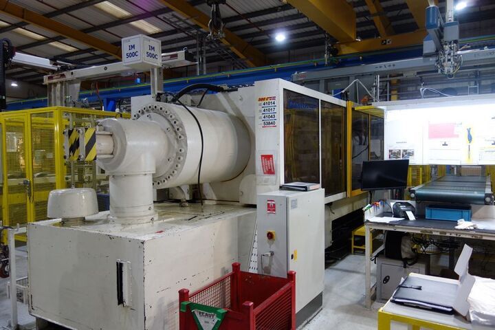 Krauss Maffei Model KM 500 - 2300 B2 500 Ton Injection Moulding Machine