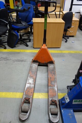 BT Hand Operated Hydraulic Pallet Truck