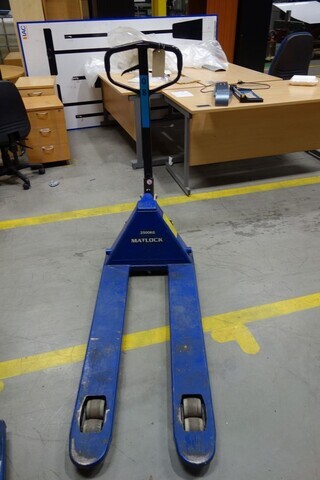 Matlock Hand Operated Hydraulic Pallet Truck