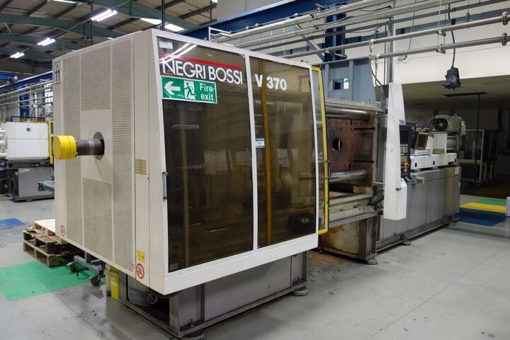 Negri Bossi Model V370 HP 370 Ton Injection Moulding Machine