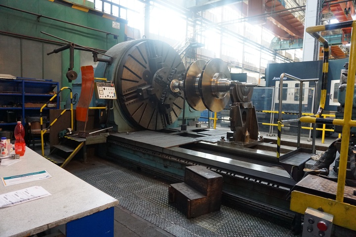 Skoda SIU 250T Heavy Duty Centre Lathe