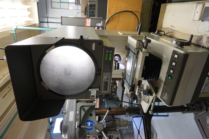 Mitutoyo PJ-300 Profile Projector