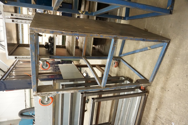 (1) Heavy Duty Mobile Trolley