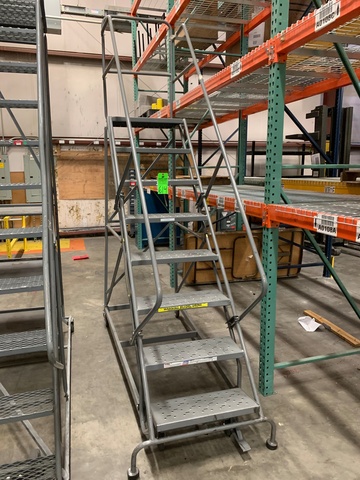 Tri-Arc 8-Step Safety Ladder