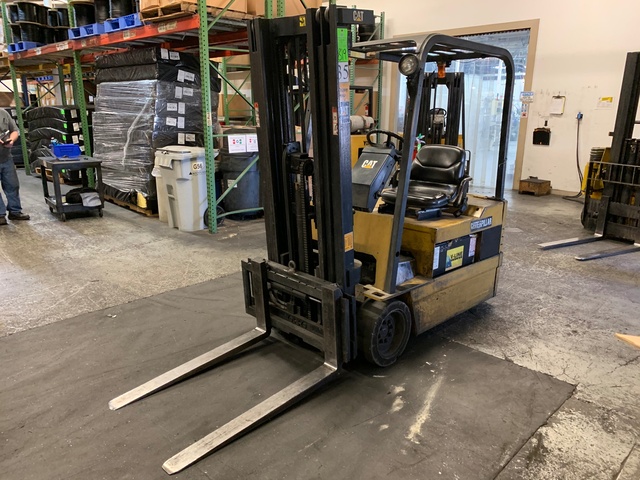 CATERPIALLR EP18T-36A 3500 LB Electric Forklift, s/n 6MM02161, w/ Hobart Accu-Charger Battery Charger