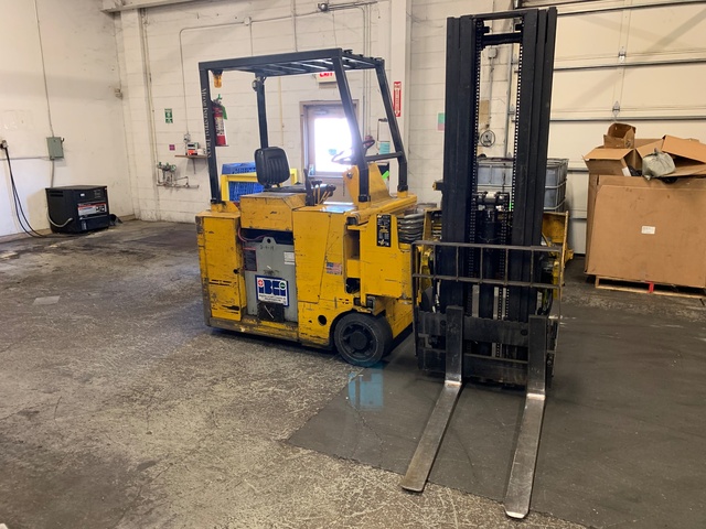 DREXEL SLT22 2500 LB Electric Forklift, s/n 22022-12-490, w/ KW Powersource Battery Charger