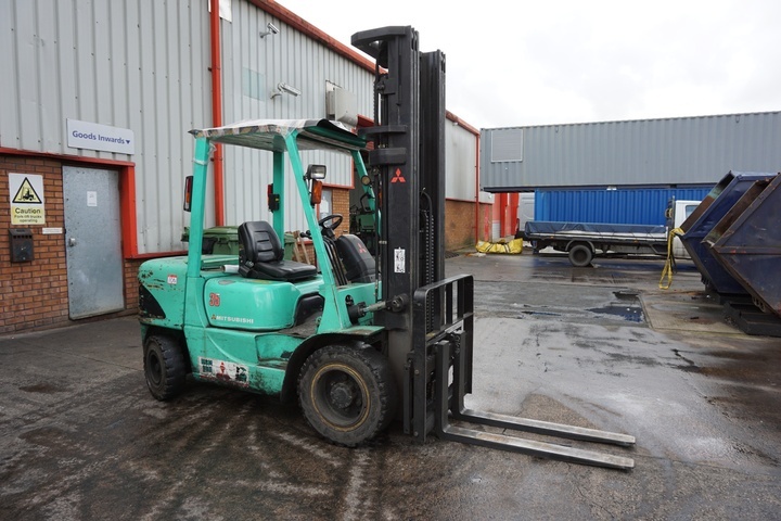 Mitsubishi 35 Forktruck