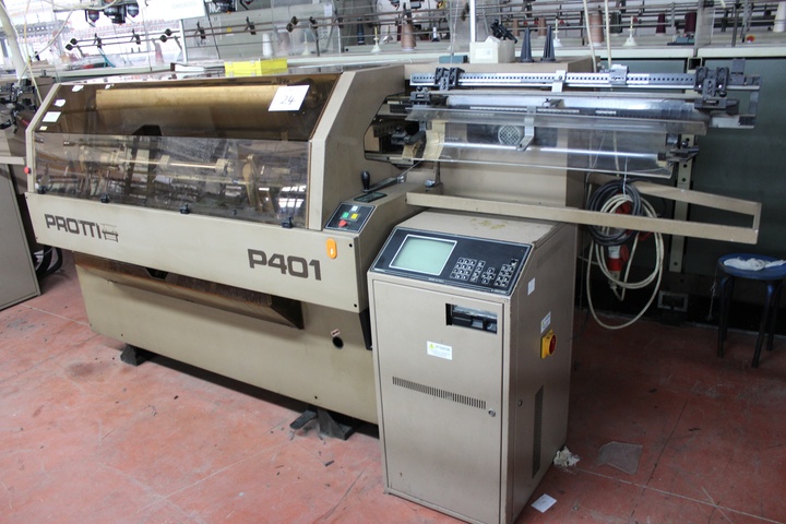 Protti Model P401 Flat Bed Knitting Machine