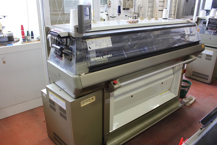 Shima Seiki SES 122FF Flat Bed Knitting Machine