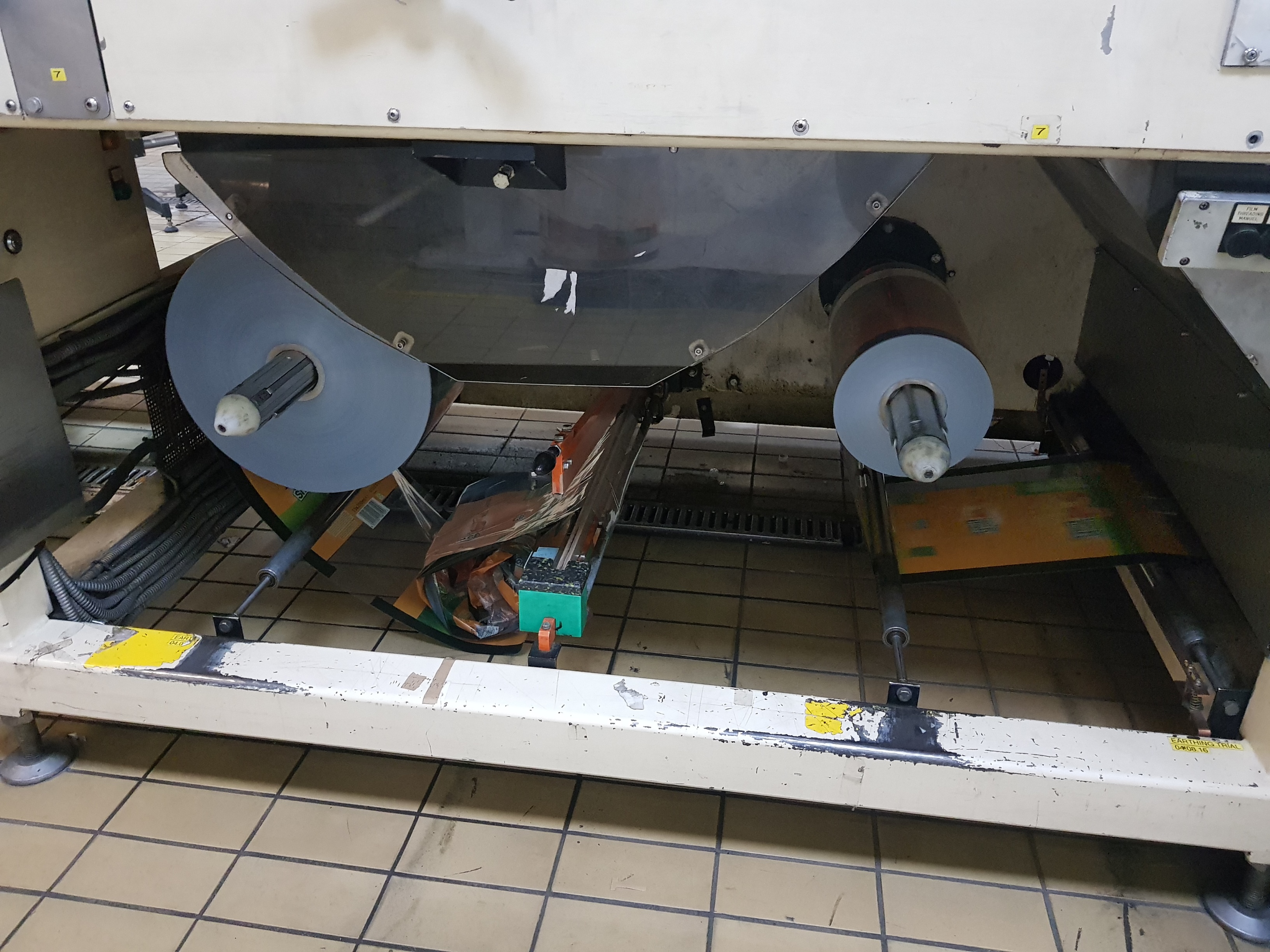 ZVT Tray Packer/Shrink Tunnel