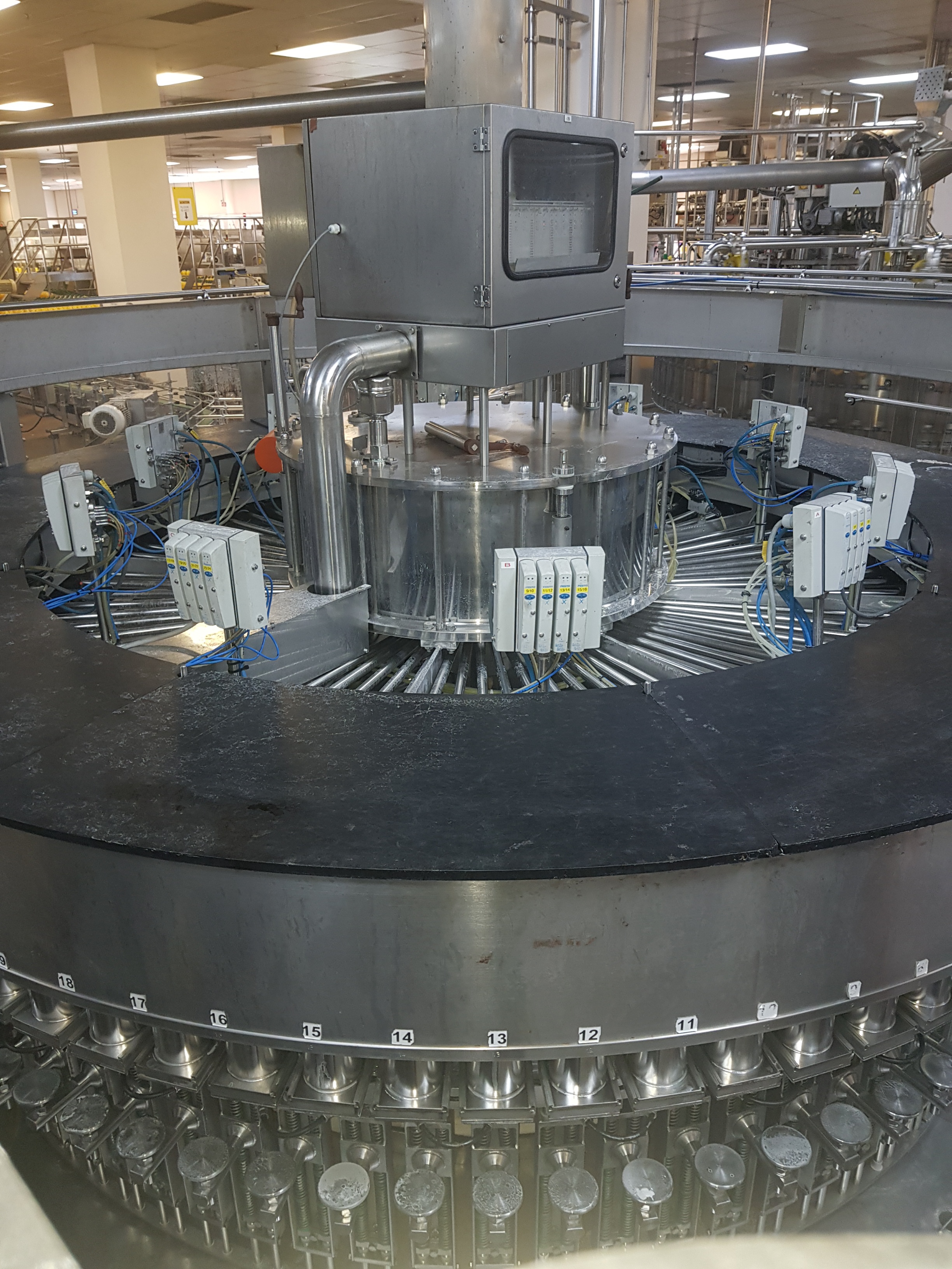 Krones K326-555 Filler / Capper