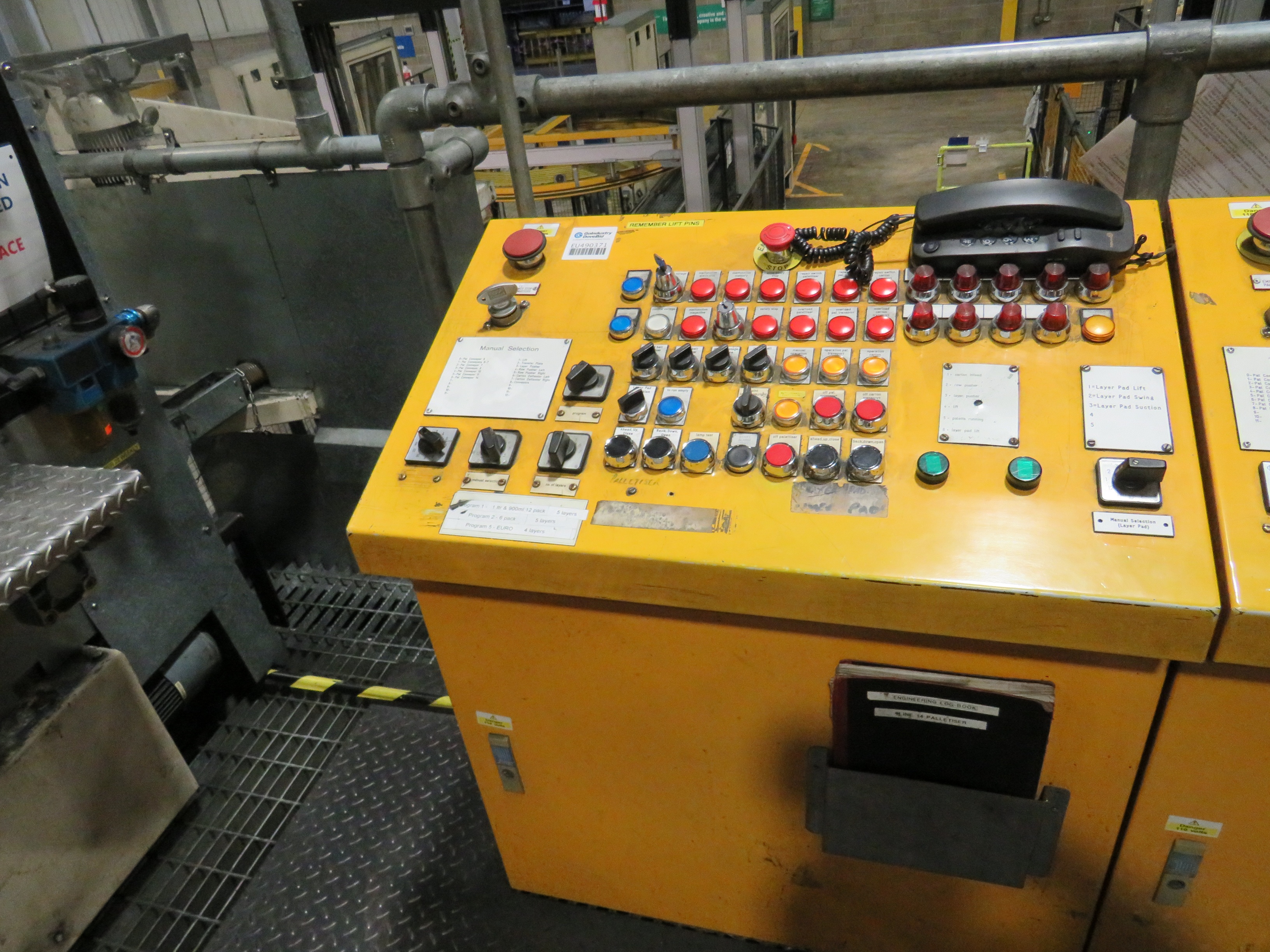 Schaefer  Dual Conveyor Infeed Palletiser