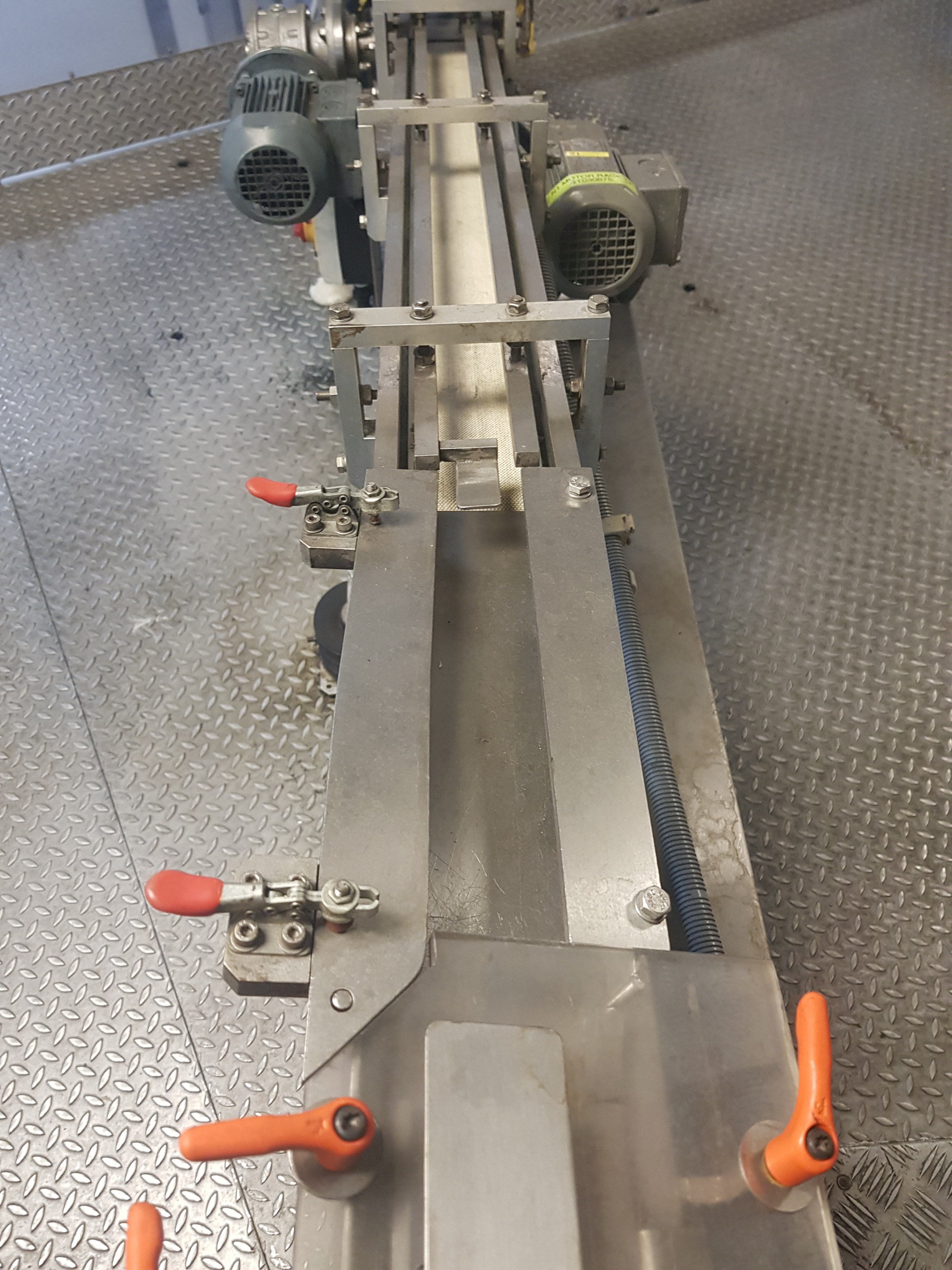 Tecno Infeed Conveyor/Descrambler