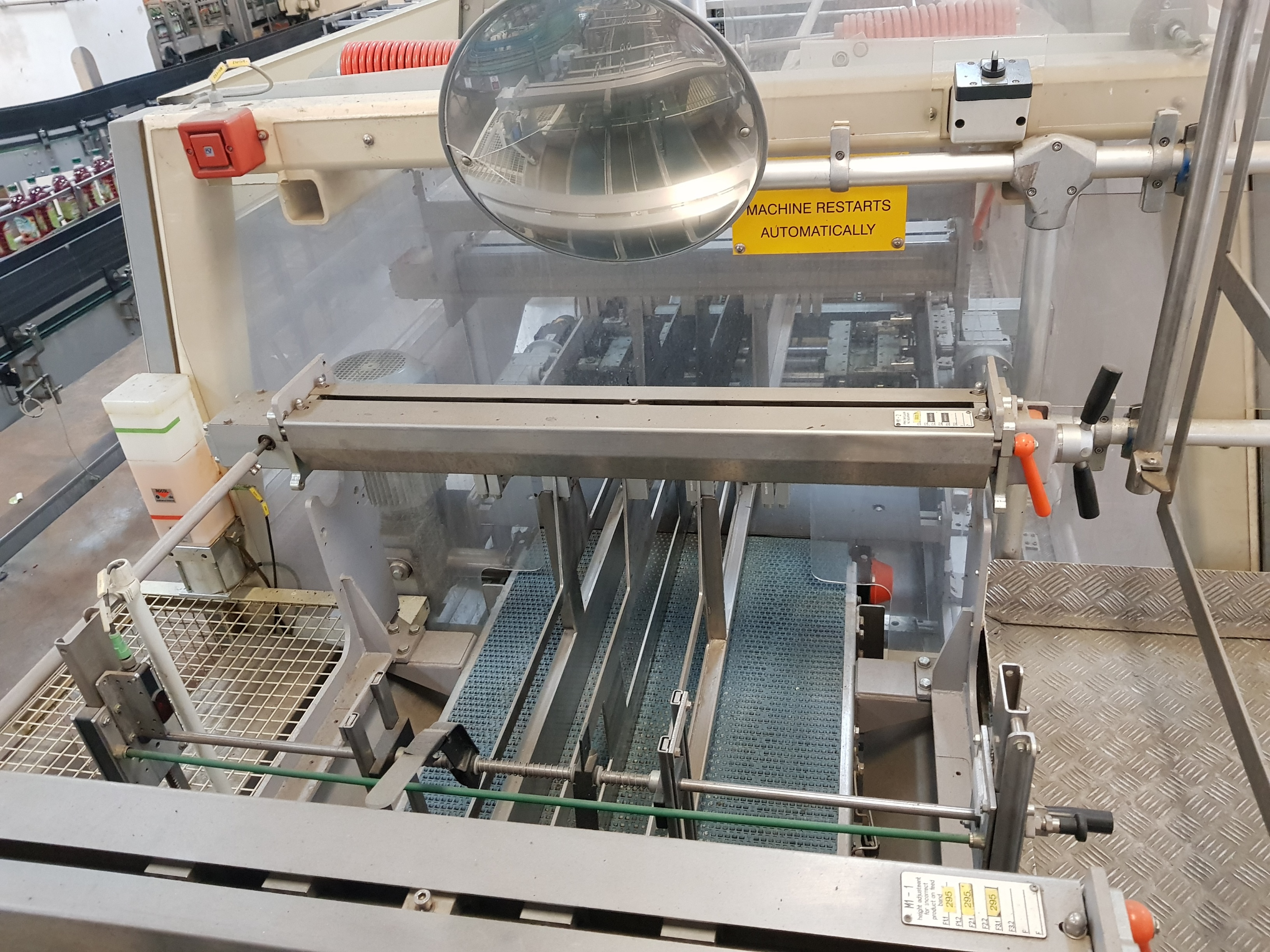 KHS Listers WP08U Tray Packer / Shrink Tunnel