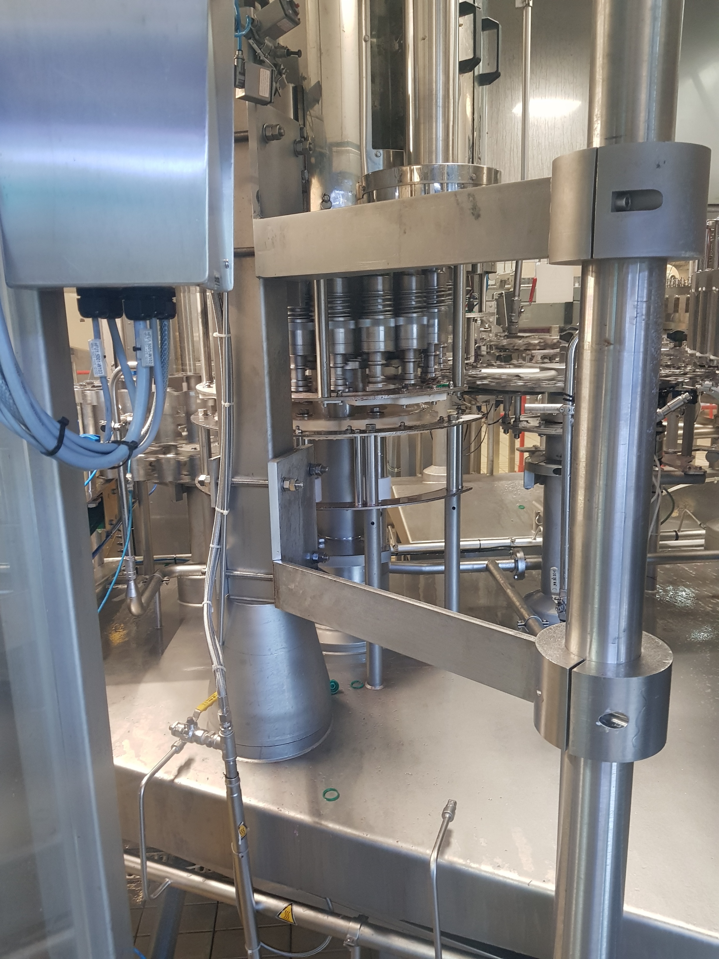 KRONES Volumetric Filler / Capper