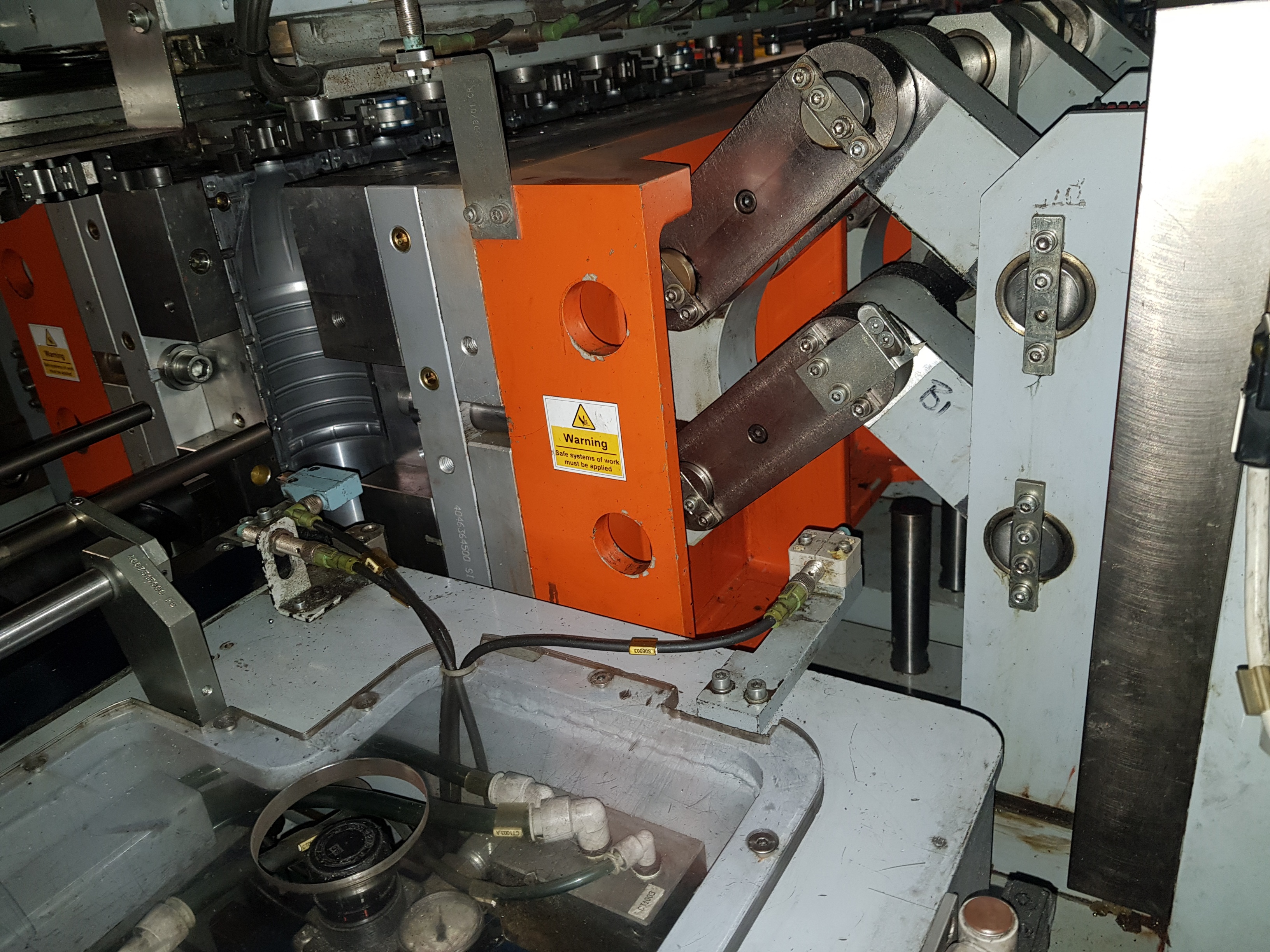 SIPA SFL6 PET Linear Stretch Blow Moulder