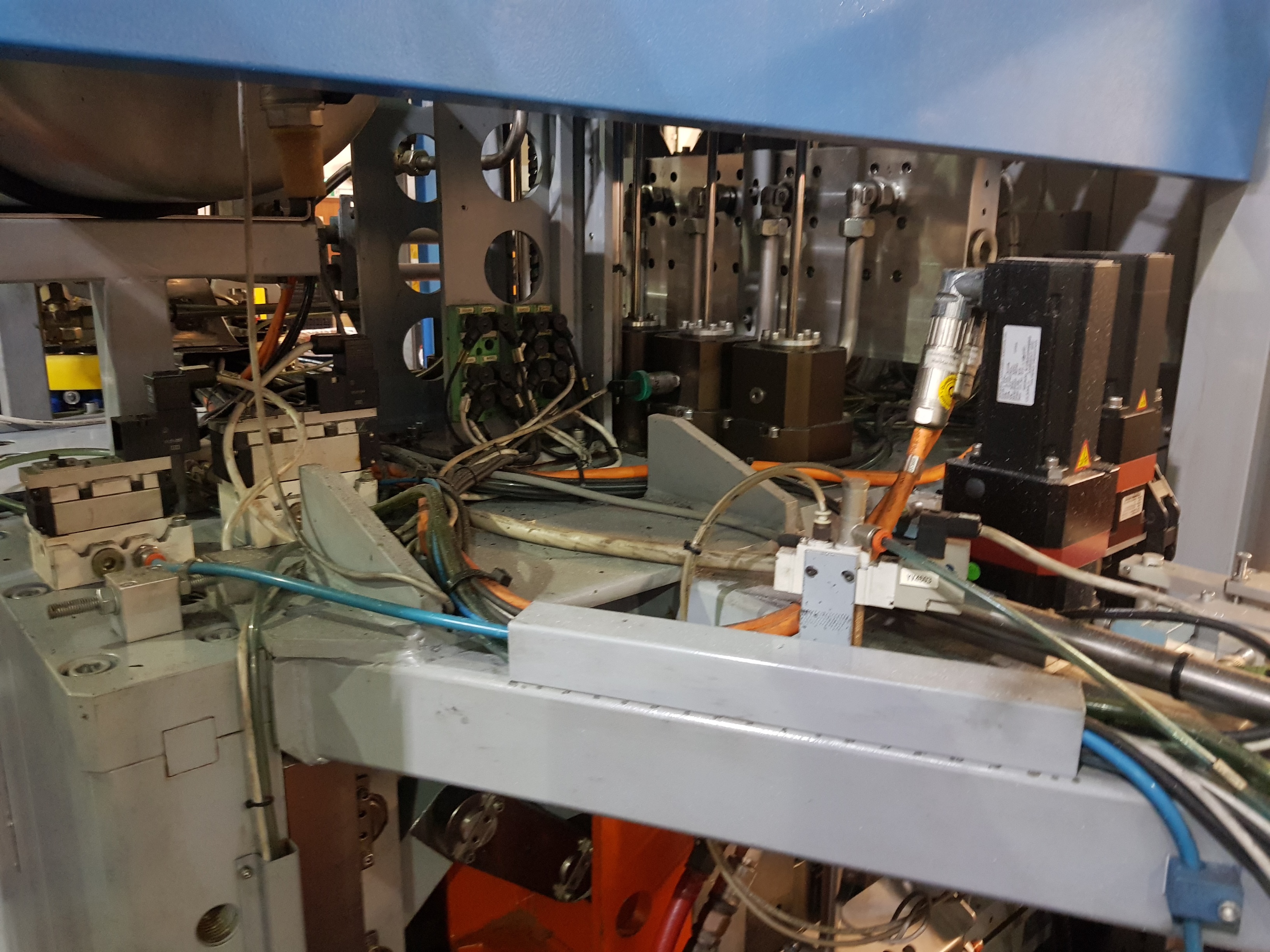 SIPA SFL6 PET Linear Stretch Blow Moulder