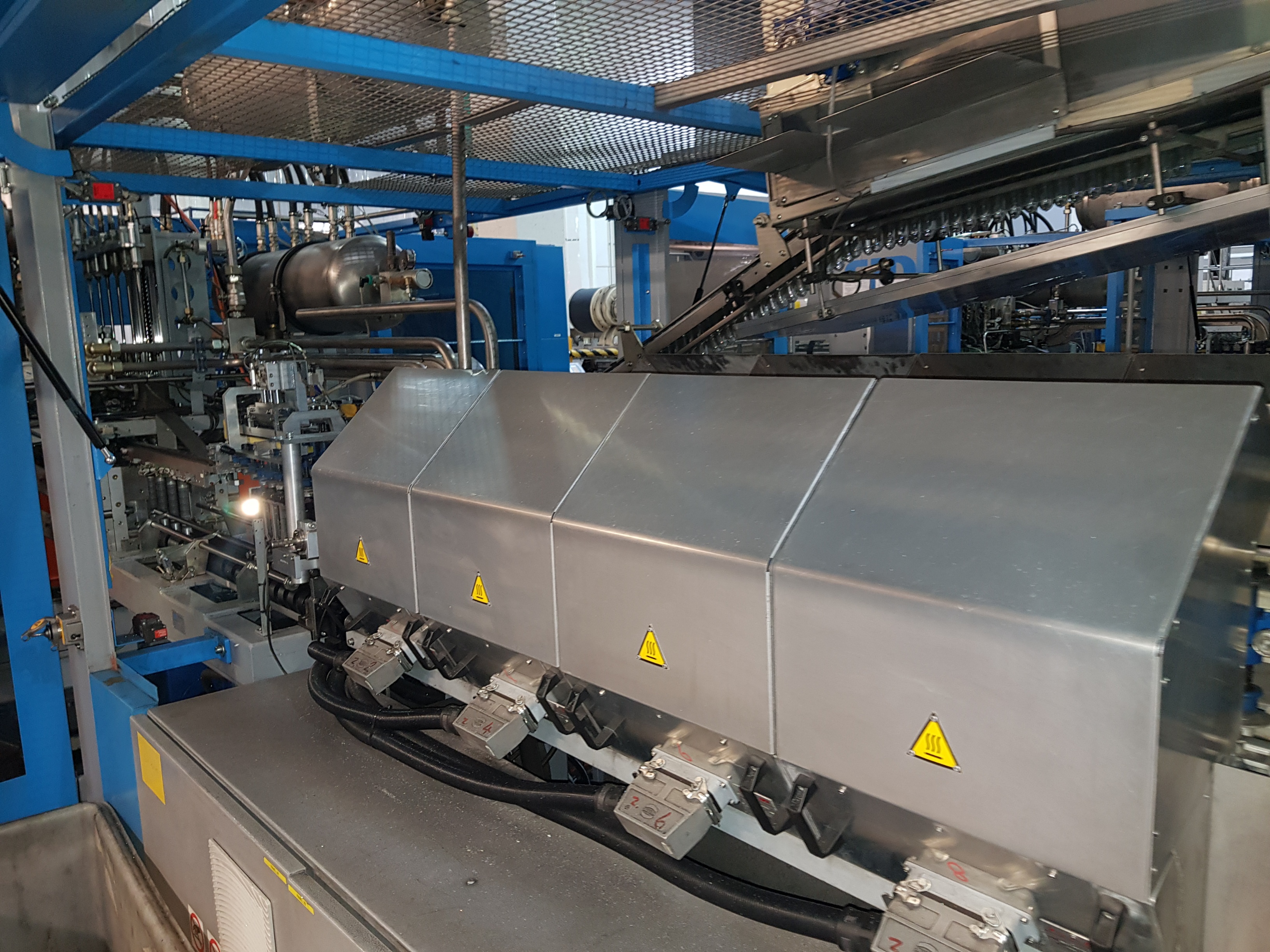 SIPA SFL6 PET Linear Stretch Blow Moulder