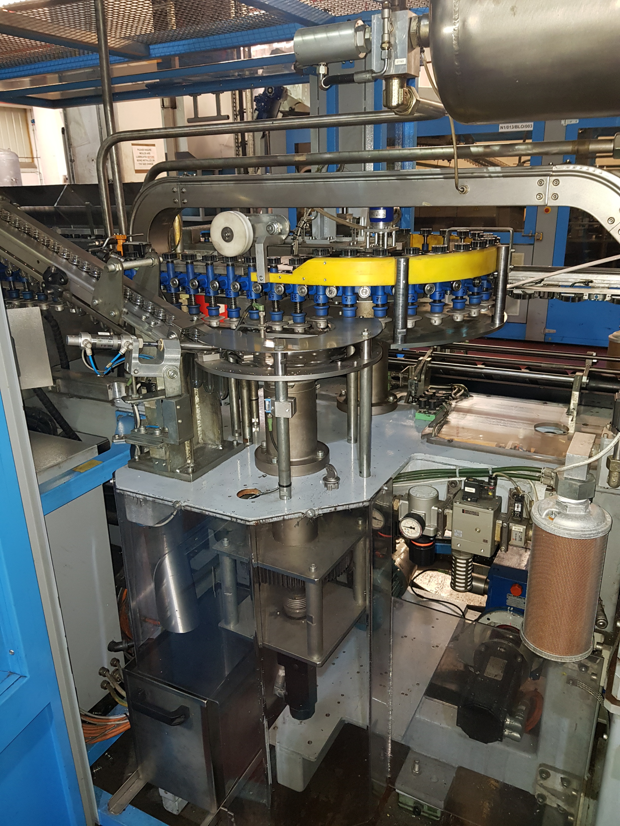 SIPA SFL6 PET Linear Stretch Blow Moulder