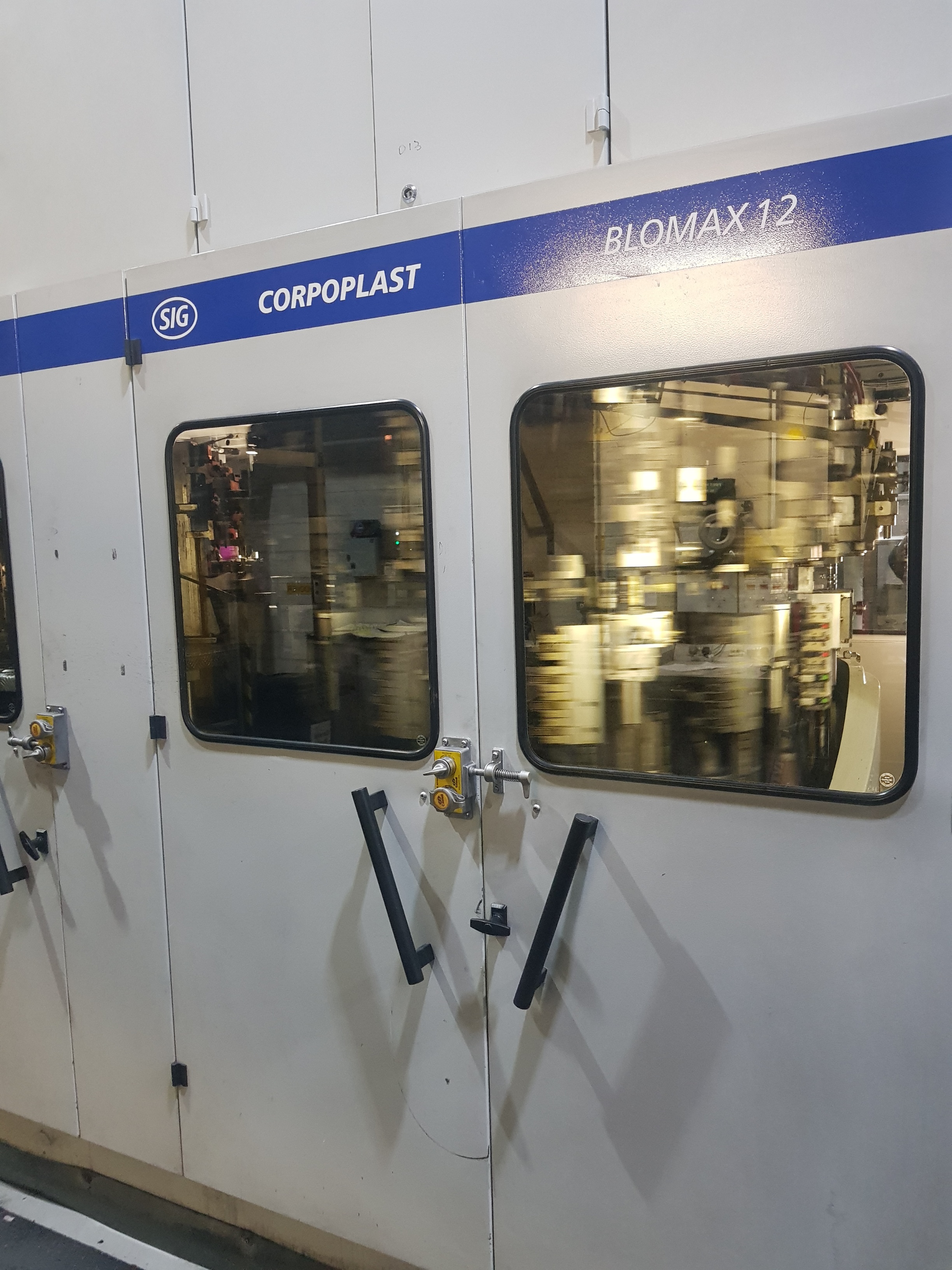 Sig Blowmaster-12 Pet Blow Moulder