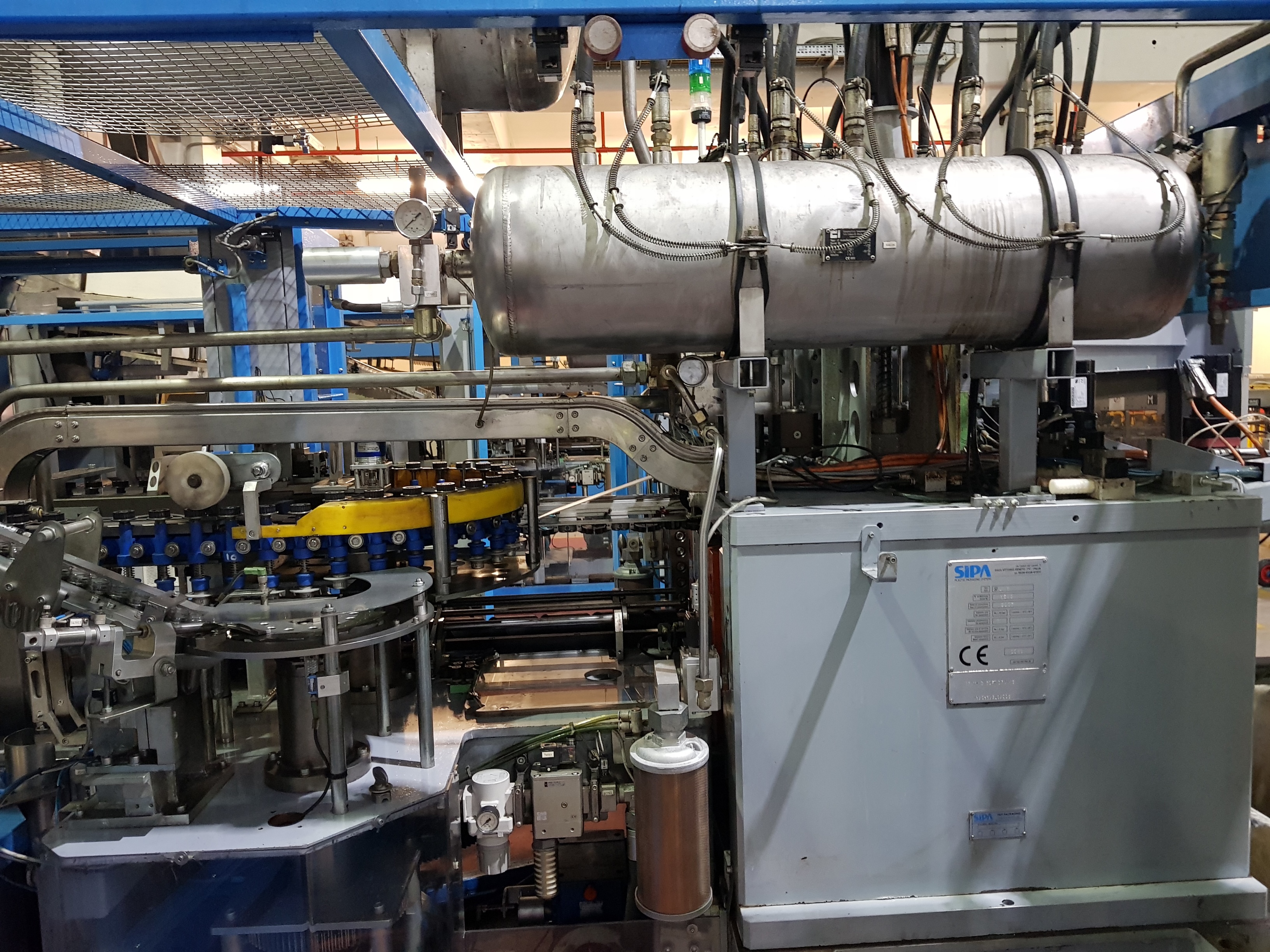 SIPA SFL6 Linear Stretch Blow Moulder