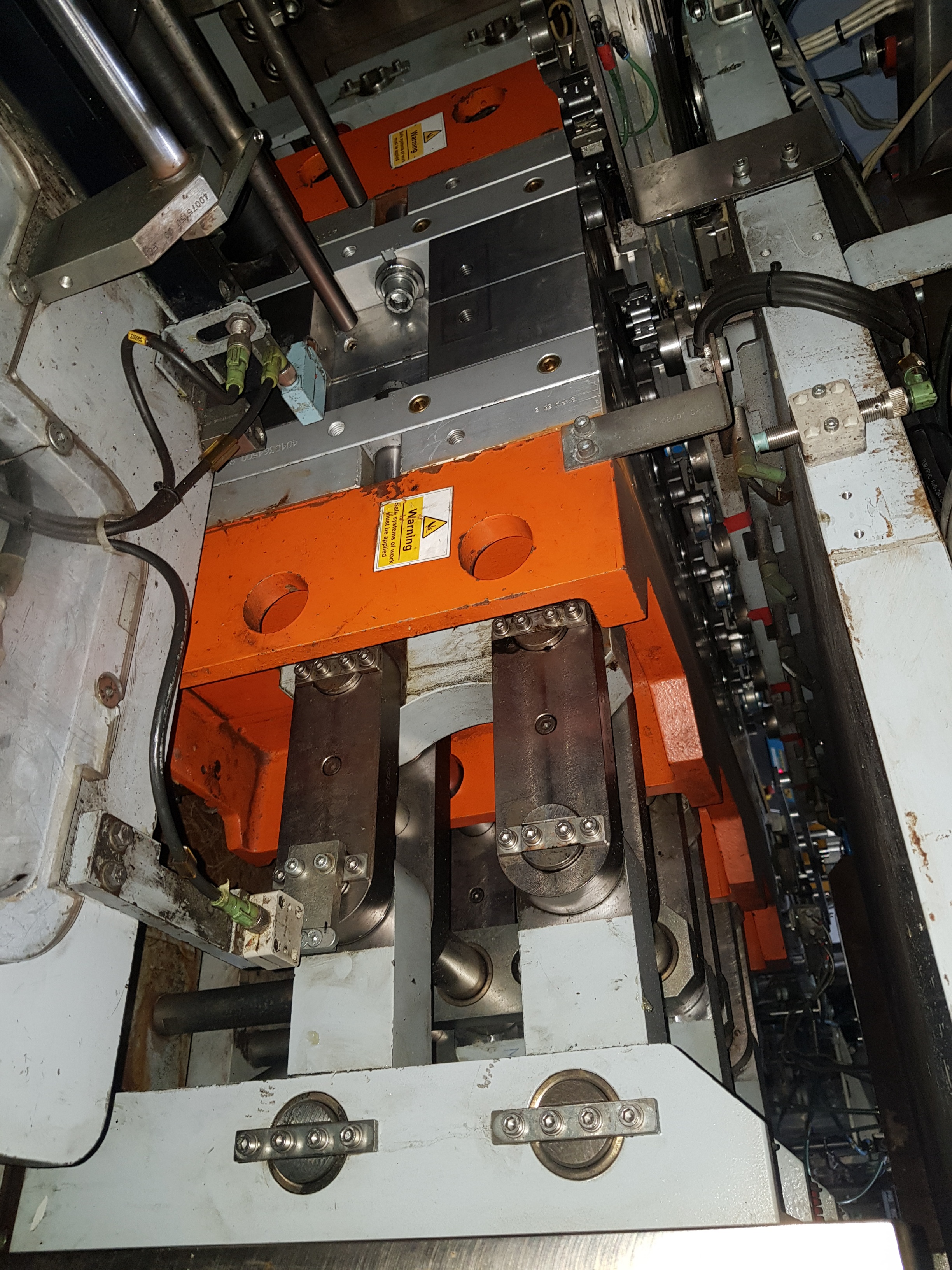 SIPA SFL6 Linear Stretch Blow Moulder