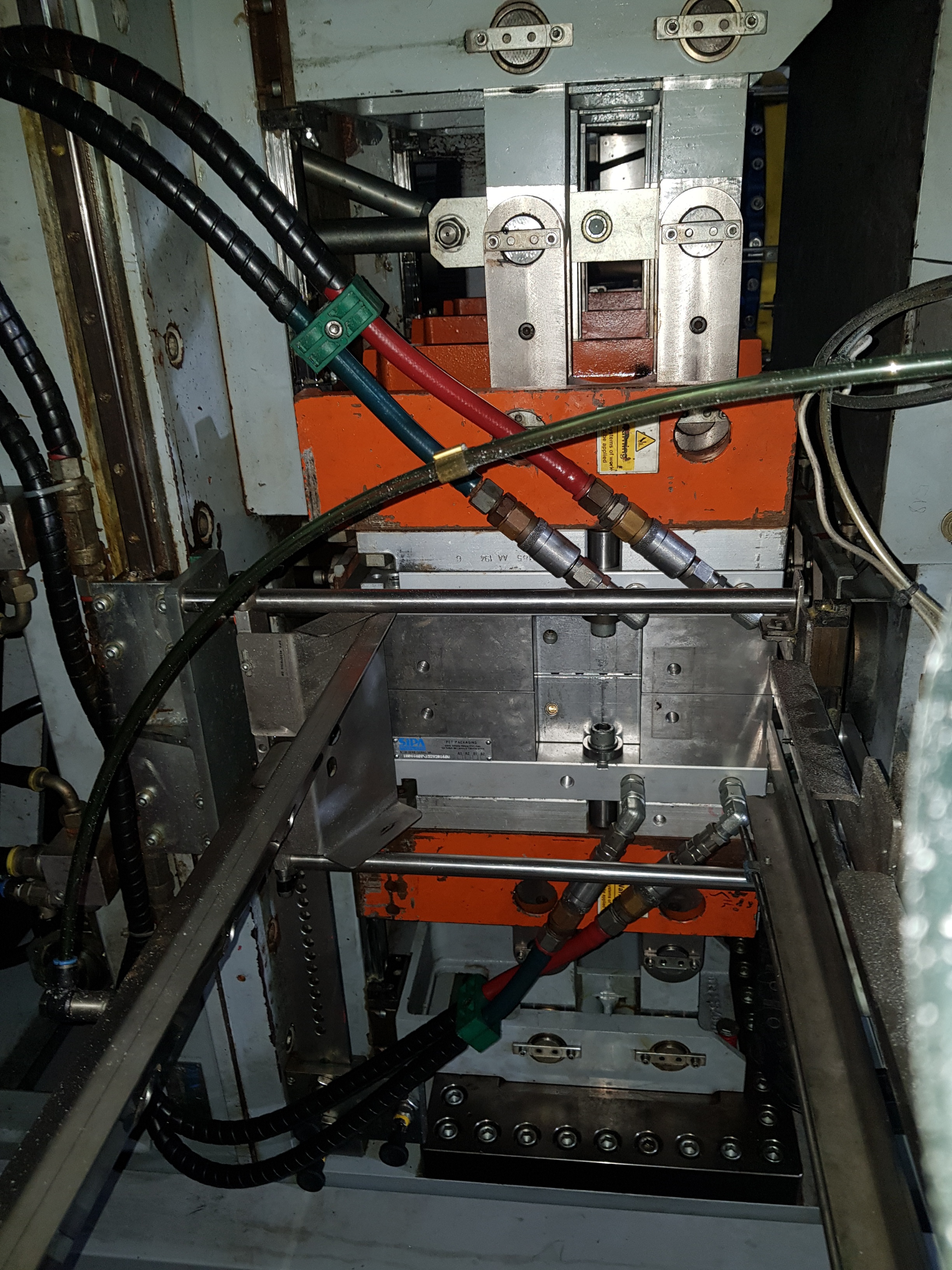 SIPA SFL6 Linear Stretch Blow Moulder