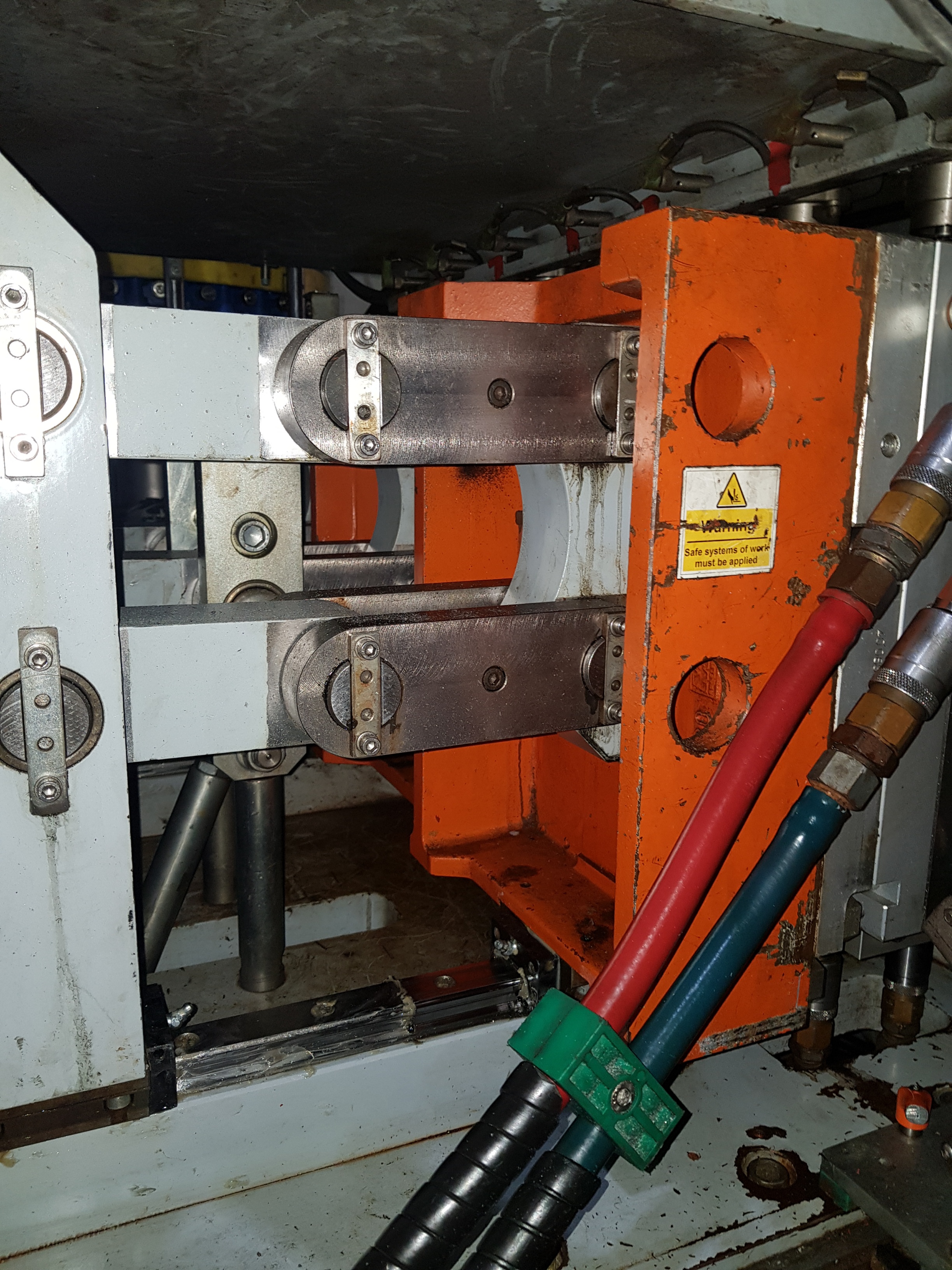 SIPA SFL6 Linear Stretch Blow Moulder