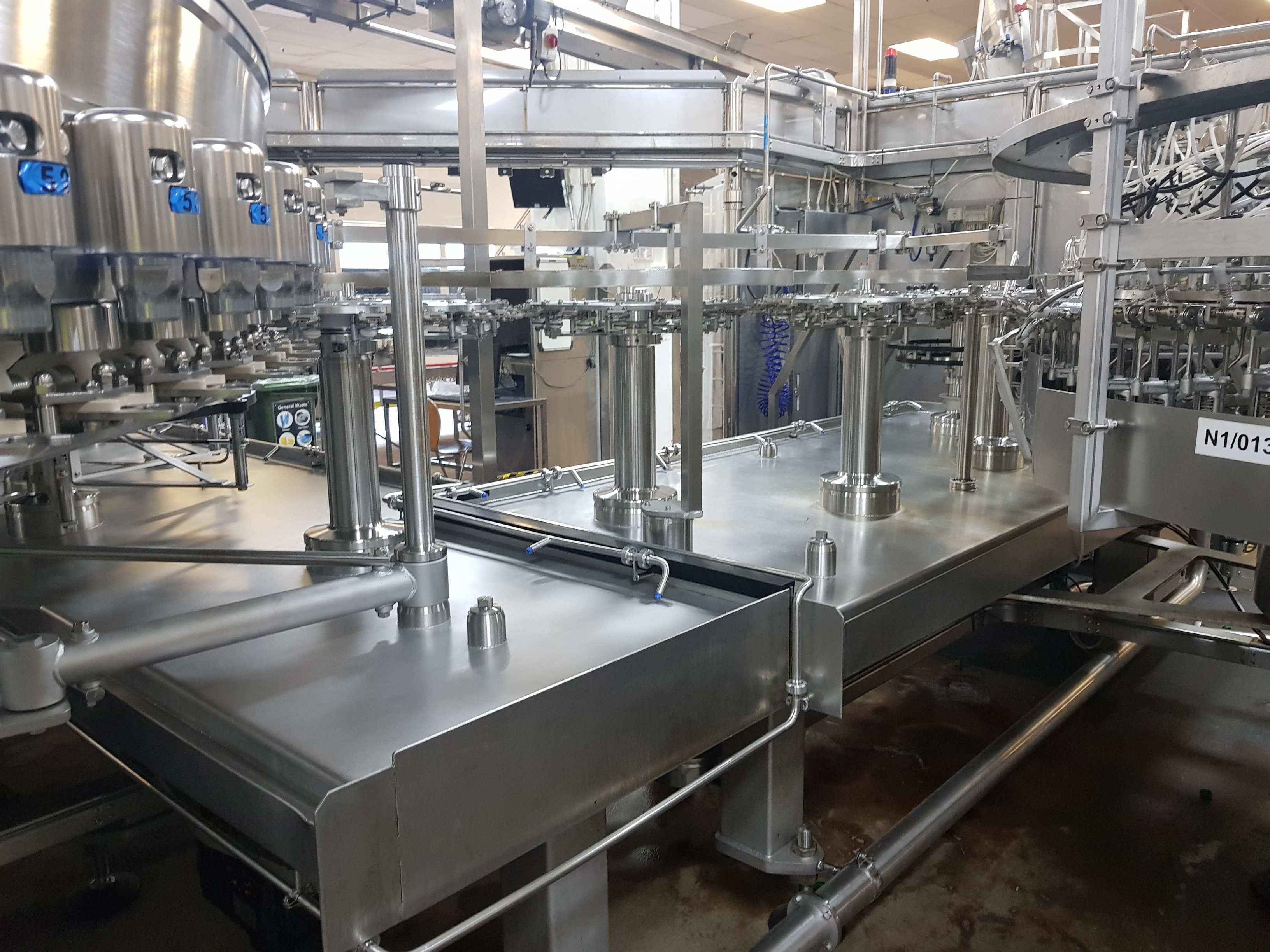 GEA Procomac Fillstar 80-Head Volumetric Filler and Rinser