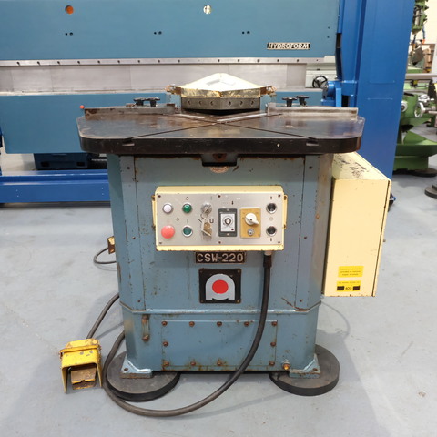 Amada Type CSW-220 Hydraulic Sheet Metal Corner Notcher