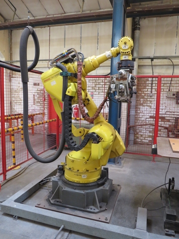 Fanuc Robot S-800 6-Axis Spot Welder