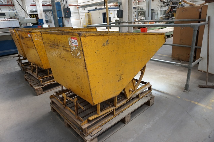 Tipping Skip 1.5m x 930mm x 1m High