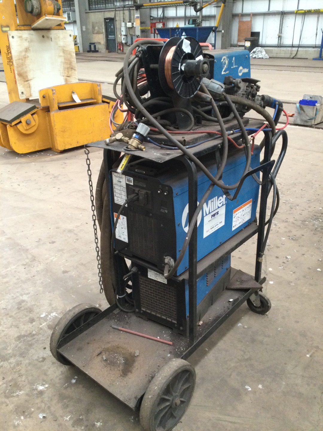 Miller XMT450 Welder, trolley ; wire feed Unit