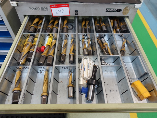Tooling and cabinet including boring bars