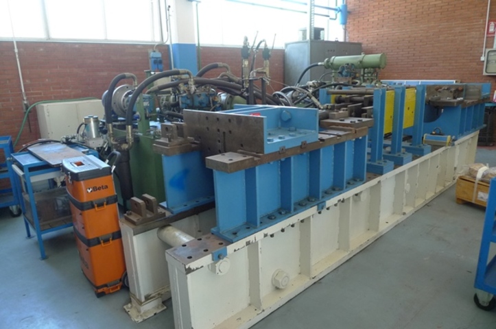 Hydraulic ram endurance testing machine