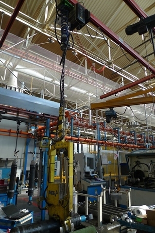 Indeva 2ALOR Cylinder lifting manipulator grabs