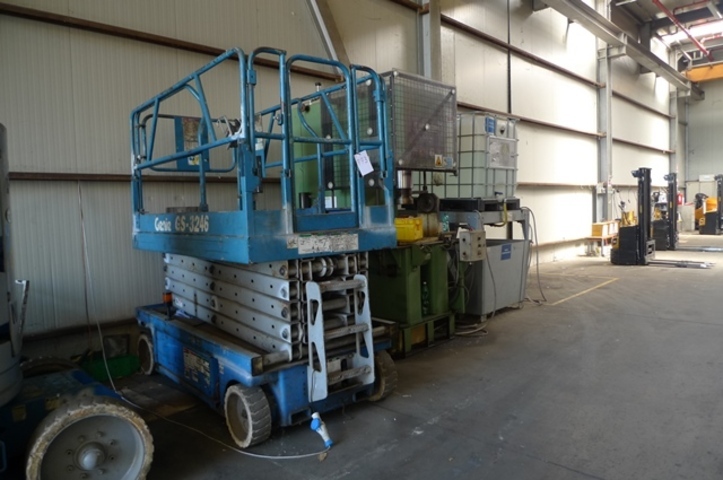 Genie GS-3246 Mobile electric access platfom