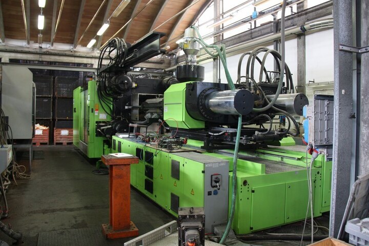 Engel 1000 Type Duo 16050 1000 Ton Injection Moulding Machine