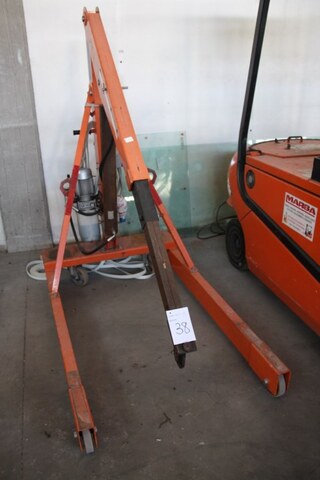 OMCN 1,500 kgs Engine Hoist