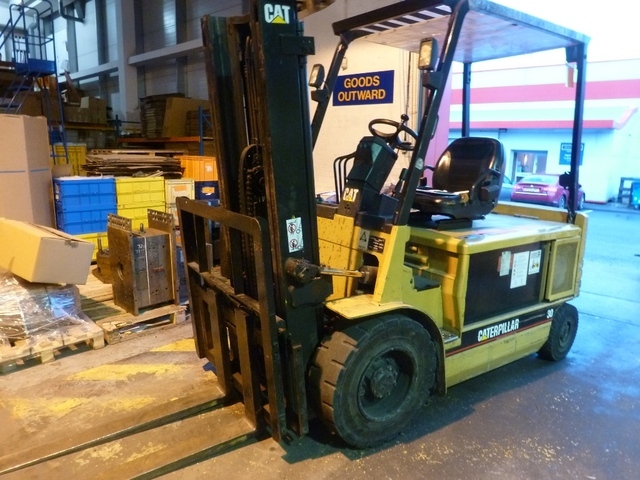 Caterpillar EP30 Electric Forklift