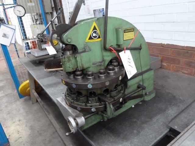 Diacro Houdaille 12-Station Hand Operated Turret Punching Machine