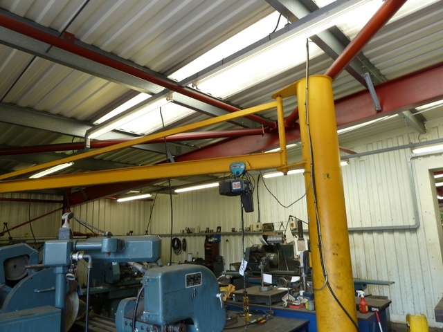 E & C 250kg x 3.5m Floor Mounted Jib Arm