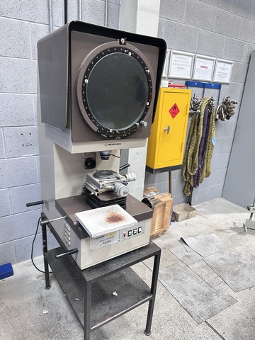 Mitutoyo PJ300 Profile Projector Type PJ300H. S/No. 71130