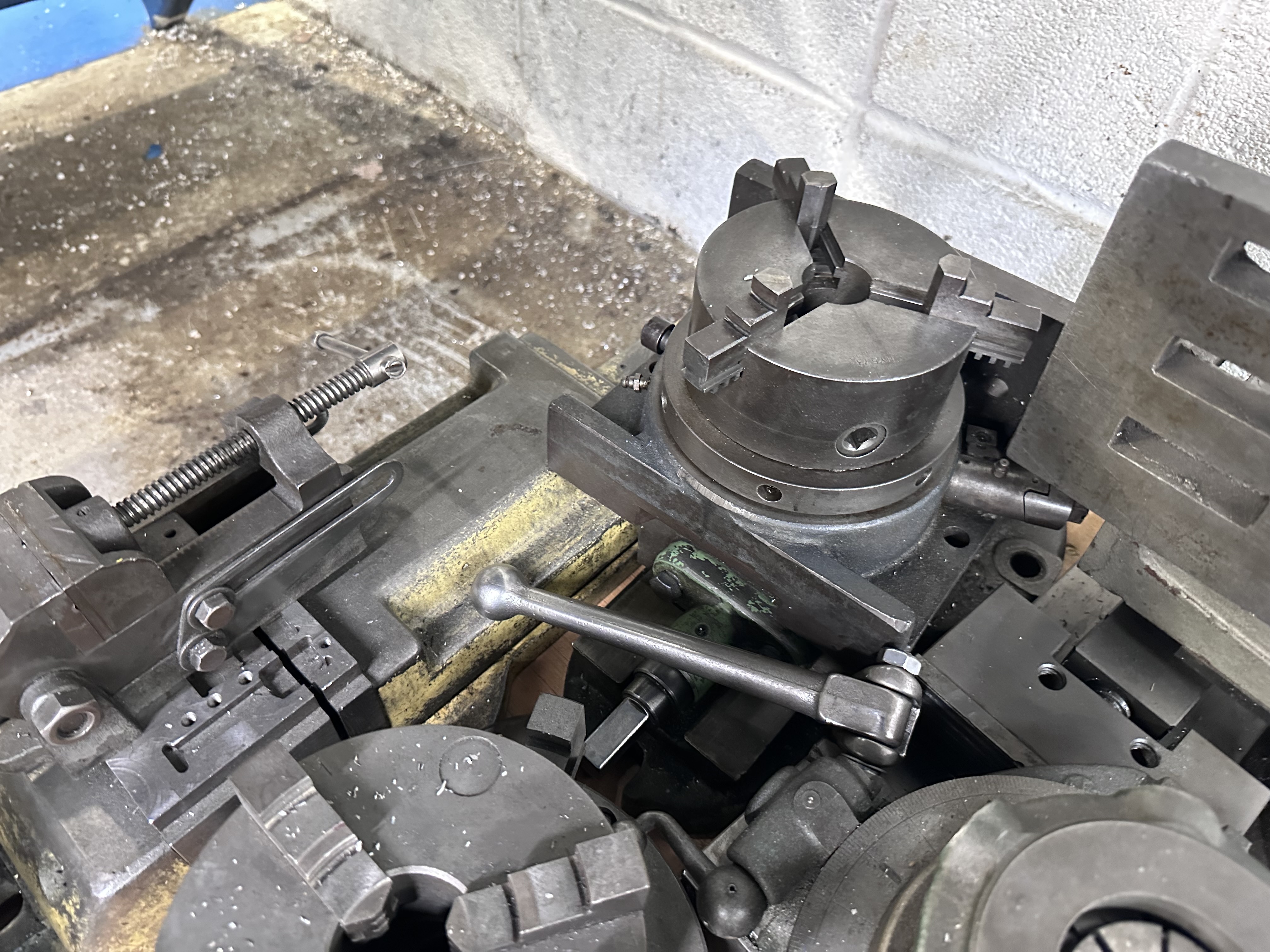 Various Machine Part Work Holding Vices & Angle Plate