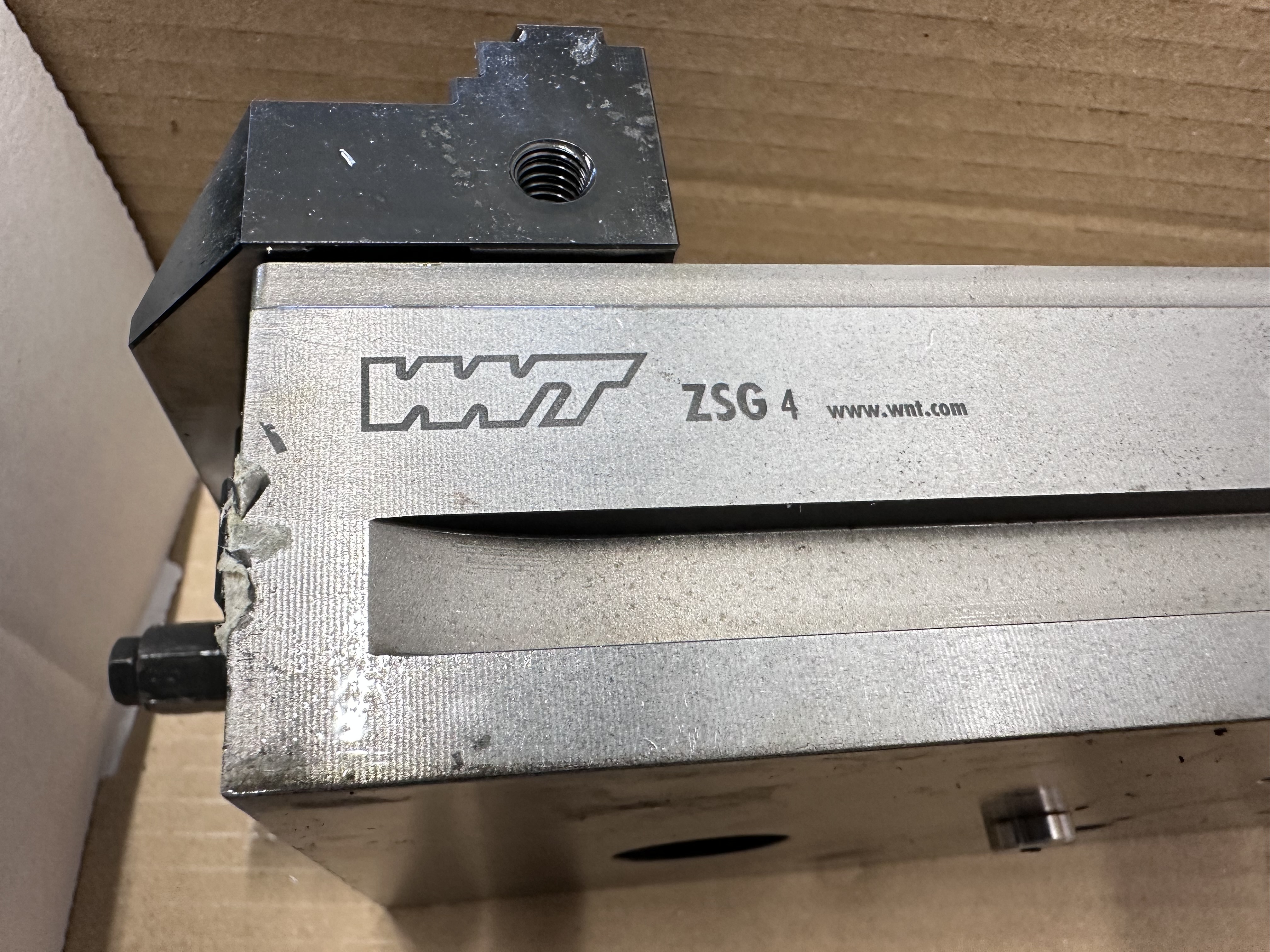 WNT Machine Vice 300mm Long, Type Z5G 4