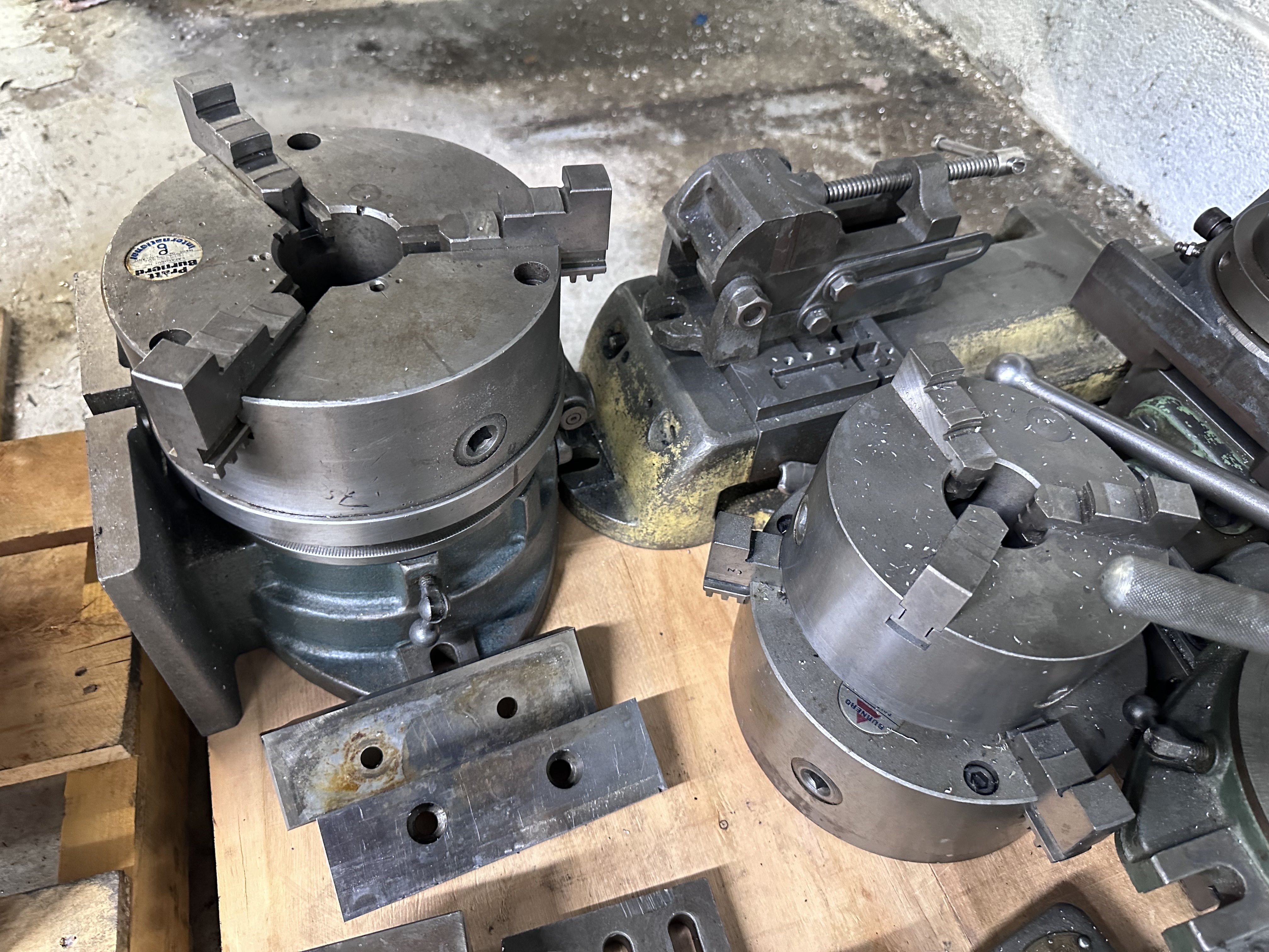 Various Machine Part Work Holding Vices & Angle Plate
