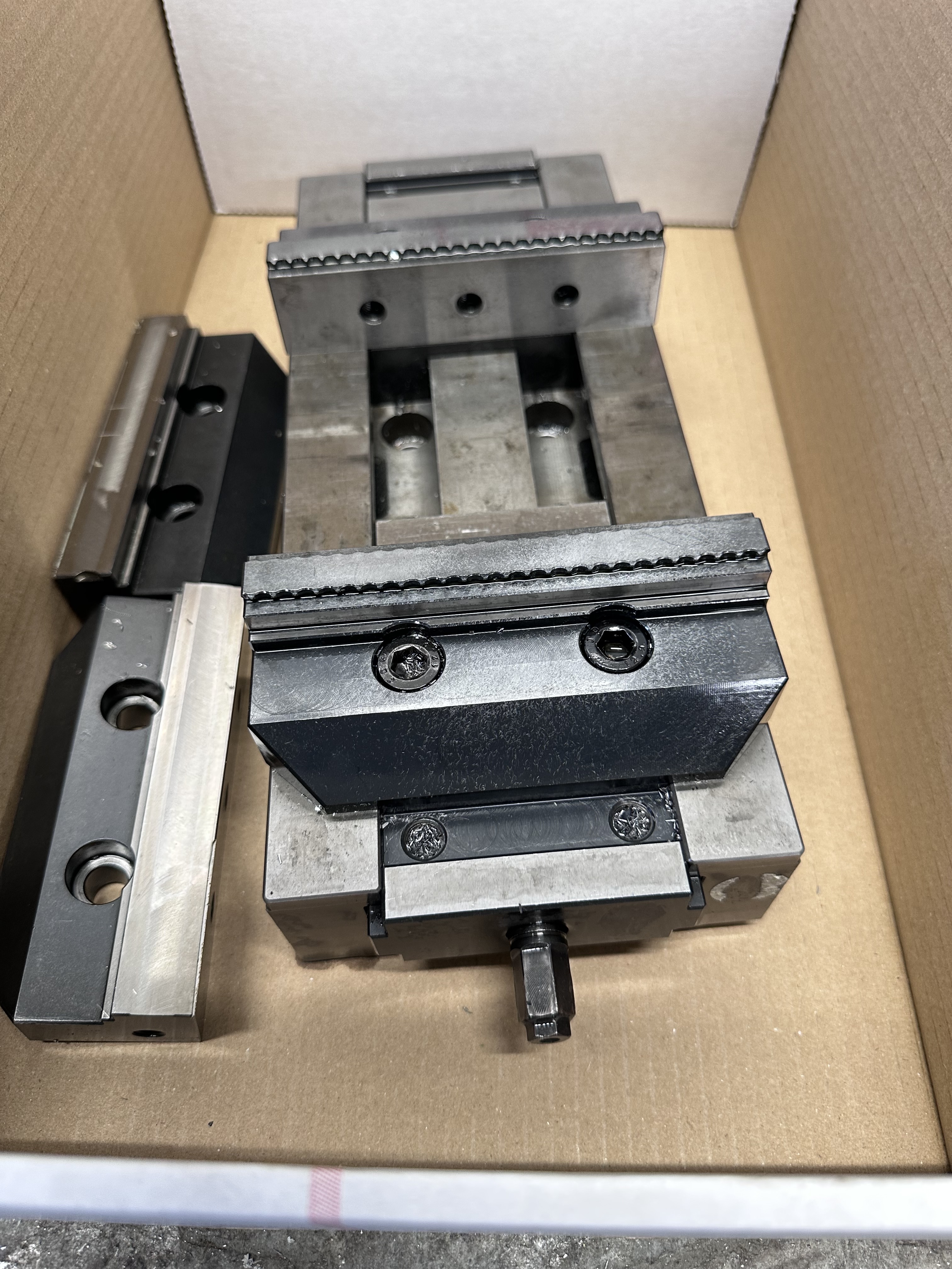 WNT Machine Vice 300mm Long, Type Z5G 4