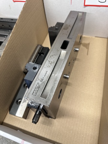 WNT Machine Vice 300mm Long, Type Z5G 4