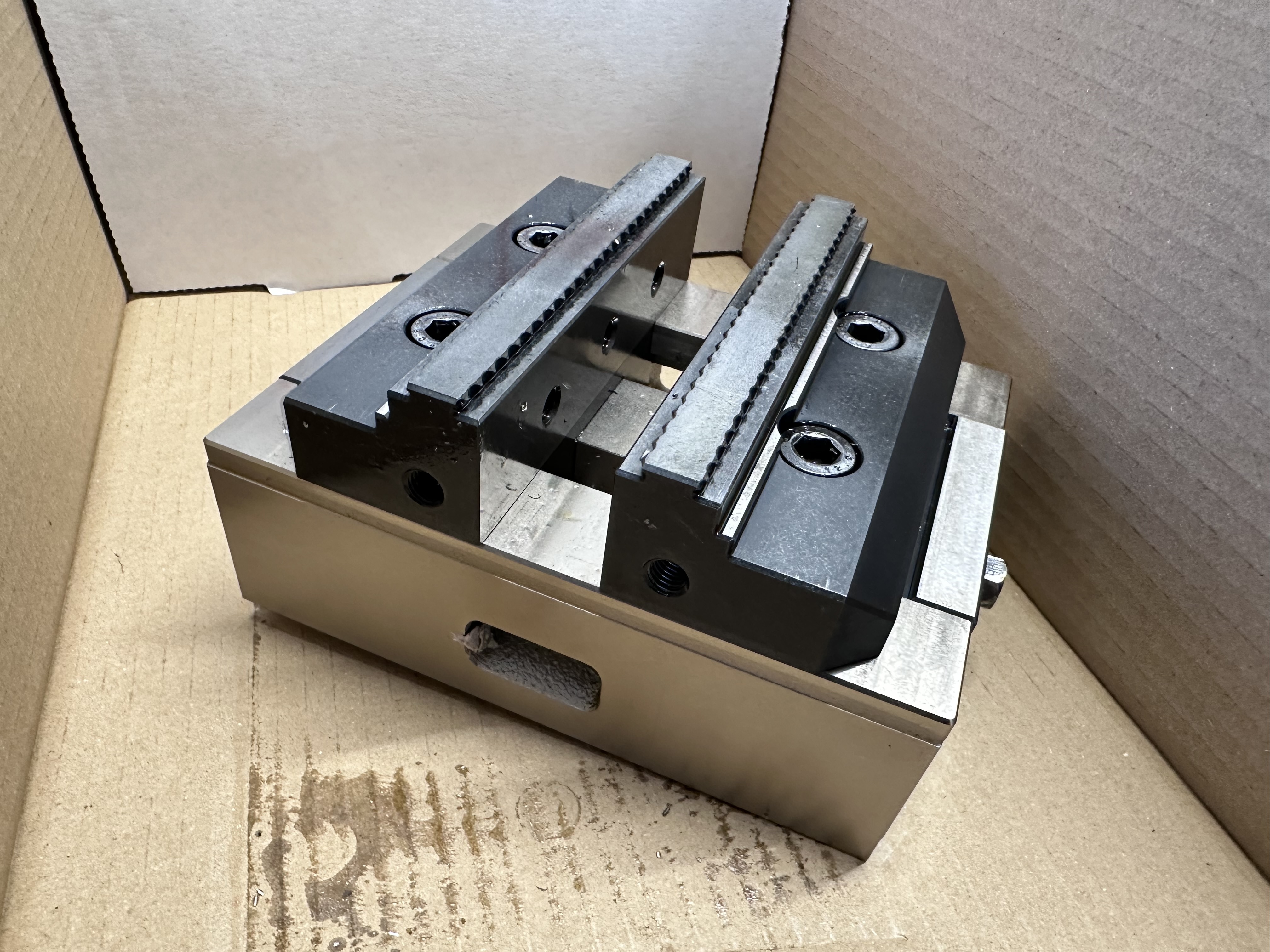 WNT Machine Vice 160mm Long, Type Z5G 4